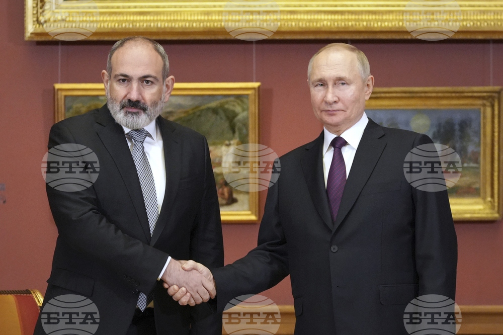 Путин разговаря с Пашинян в кулоарите на срещата на върха на ОНД в Санкт Петербург