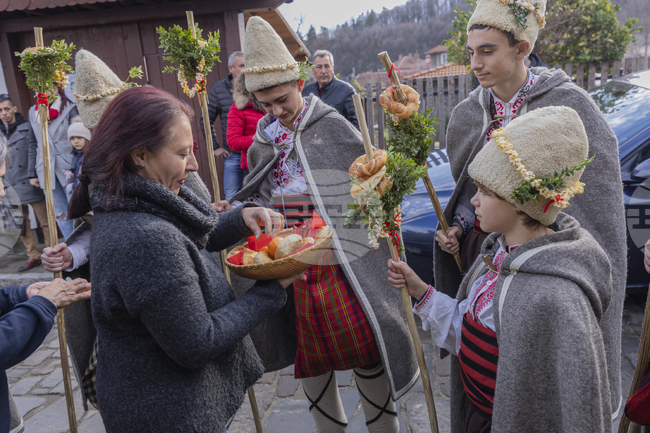 Трявна - коледари - Коледуване