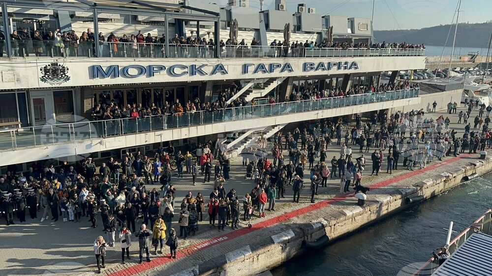 Варна - Кораб „Св. св. Кирил и Методий“ - отплаване - Антарктида