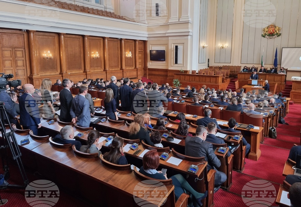 Правителството в оставка да може да одобри предложения от Френското председателство пакет документи за РСМ при определени условия, обсъждат депутатите