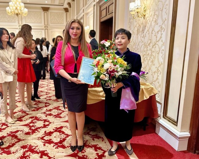 Община Русе: Зам.-кметът Златомира Стефанова представи Русе на приема по случай 75 години дипломатически отношения между България и Китай