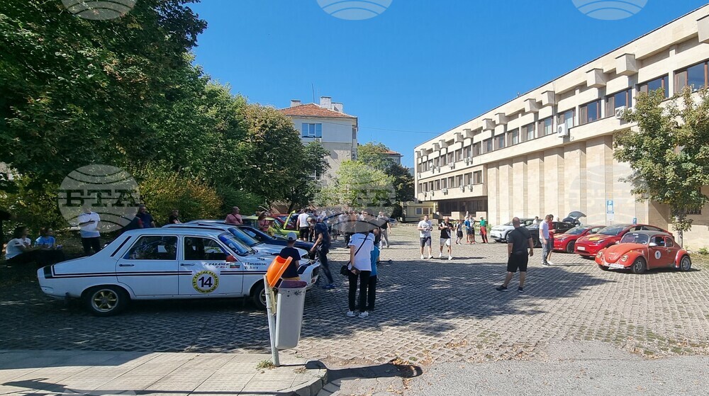 Автомобилите от Класик рали „Златни пясъци“ пристигнаха в Шумен