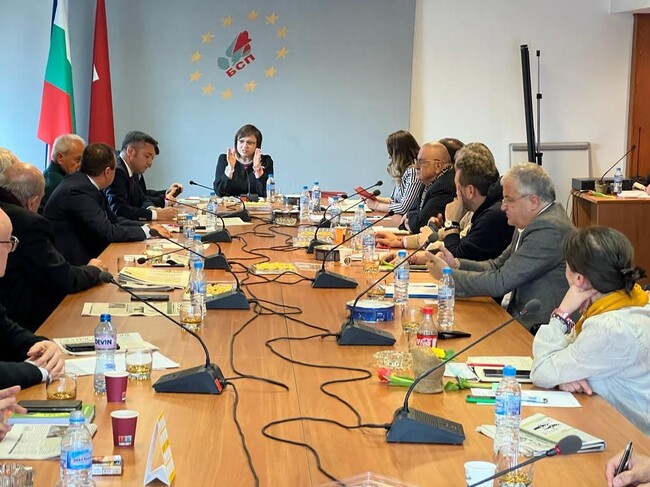 Корнелия Нинова изпрати депутати и ИБ за срещи с хората в цялата страна