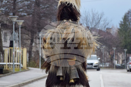 Разлог - кукери - подготовка - „Старчевата“