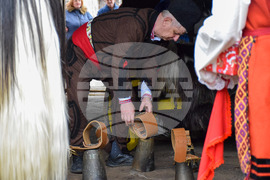 Разлог - кукери - подготовка - „Старчевата“