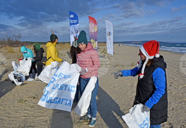 Инициативите за почистване са изключително важни за децата, каза Илияна Стоилова от кампанията „Чистата Коледа“