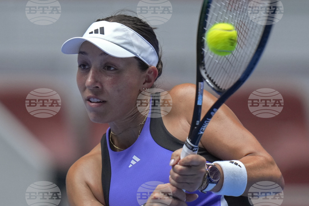 Джесика Пегула и Юлия Путинцева достигнаха до полуфиналите на турнира по тенис в Аделаида, Ема Наваро и Даря Касаткина приключиха участие