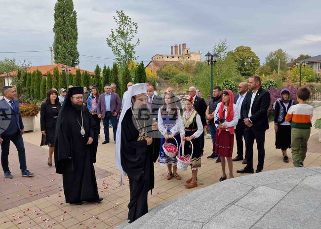 Село Гара Елин Пелин - храм „Св. равноапостоли Константин и Елена" - патриарх Даниил