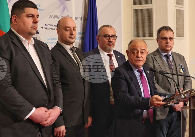 Парламент - Демократична България - брифинг