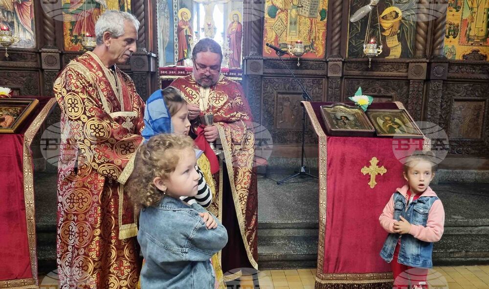 Търговище - неделна служба - храм „Св. Успение Богородично“