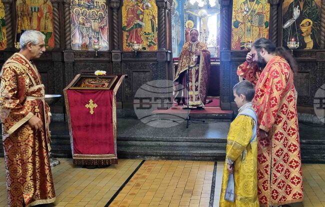 Търговище - неделна служба - храм „Св. Успение Богородично“