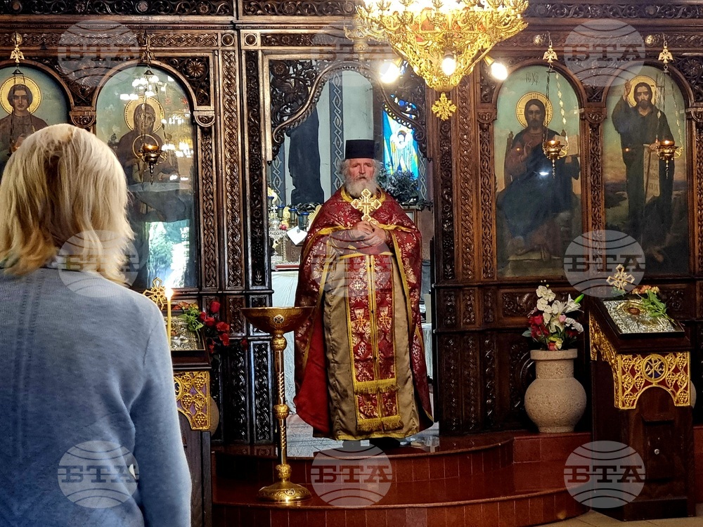 Там, където вярата е истинска, се вижда, каза в неделната си проповед отец Петър Гарена в централния храм в Кърджали