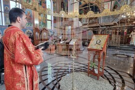 Шумен - църква „Свети Три Светители“ - неделна служба