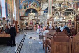 Шумен - църква „Свети Три Светители“ - неделна служба