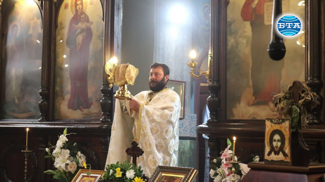 Нека бъдем безкористни и в любовта си, и в смирението си, каза отец Емануил в храм „Св. Троица“ в Добрич