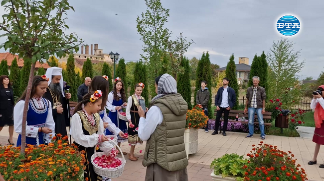 Деца от Елин Пелин изпълниха църковни песни пред Българския патриарх Даниил