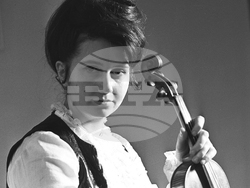 София (11 ноември 1978) Цигуларката Стойка Миланова. Пресфото-БТА, снимка: Христо Юскиселиев/архив