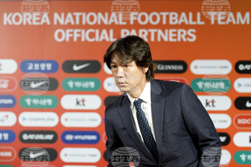 Селекционерът Република Корея Мюн-бо Хон извика 28 футболисти за световните квалификации срещу Оман и Йордания