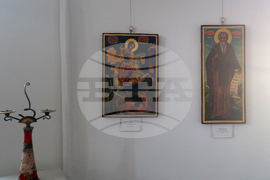 Троян - изложба - Мирослав Вълев - икони - фотография