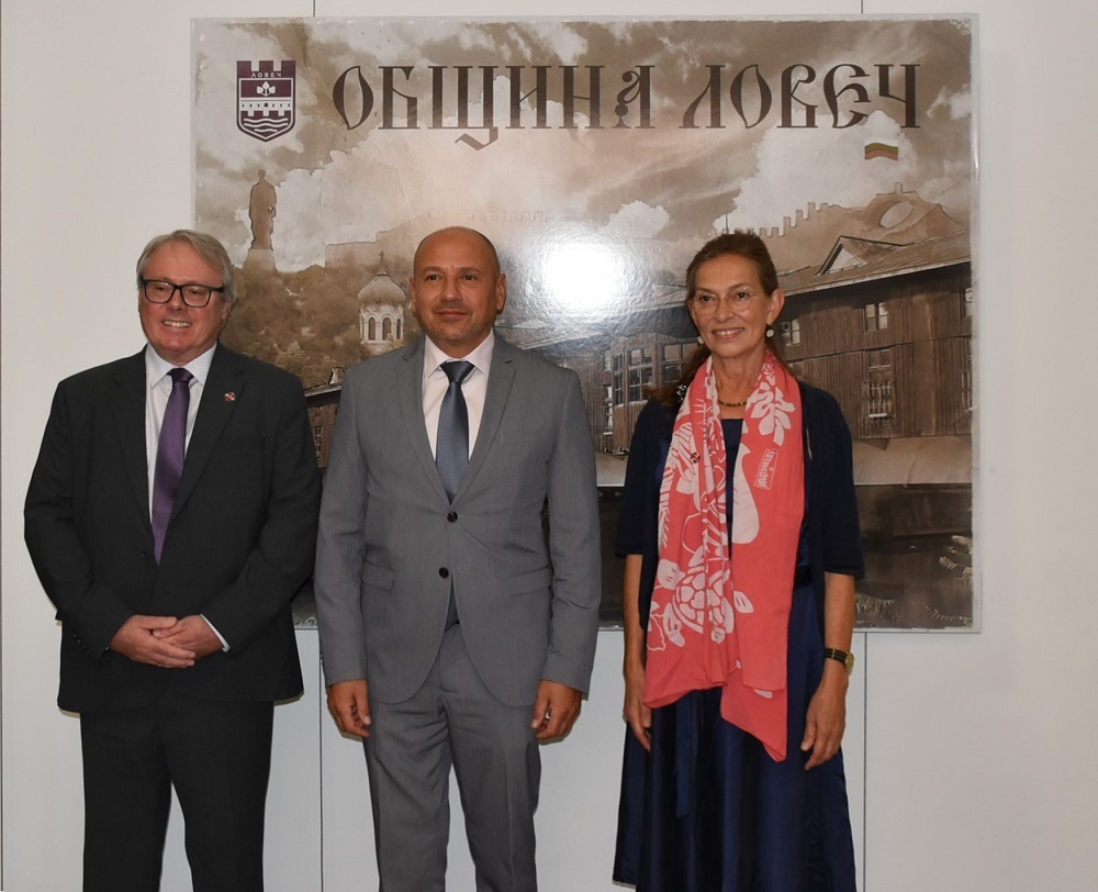 Община Ловеч: Перспективите пред Ловеч, образованието и инвестициите обсъди кметът с посланиците на Германия и Франция