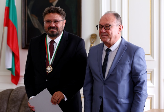 BTA Director General Receives Honorary Medal of Bulgarian Academy of Sciences President