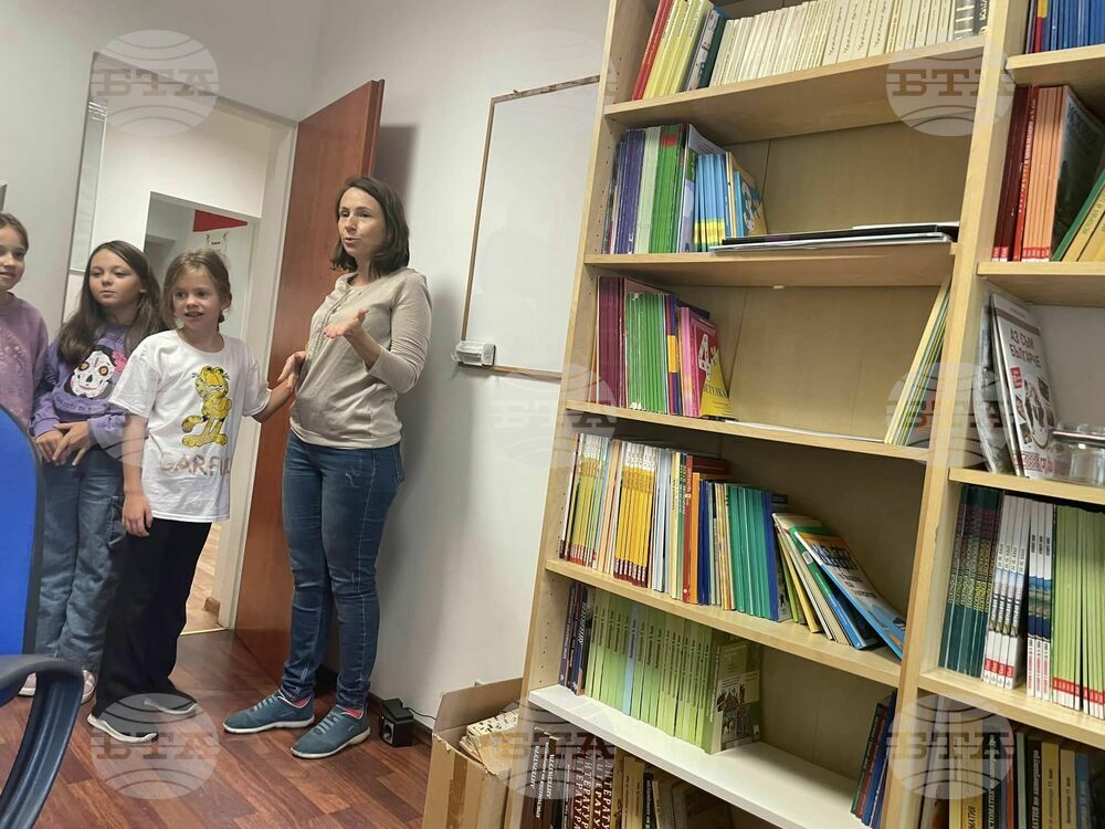 Второкласници създадоха карти след посещение на класните си стаи в училище „Дора Габе“ във Варшава