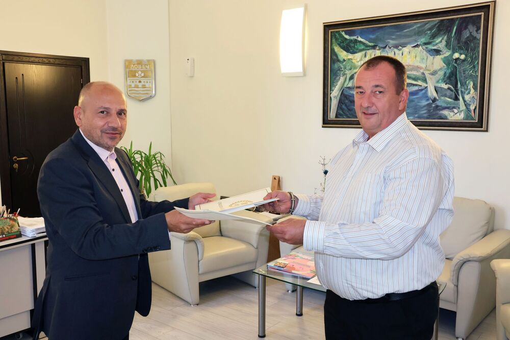 Община Ловеч: Кметът подписа споразумение за сътрудничество с РУ на МВР