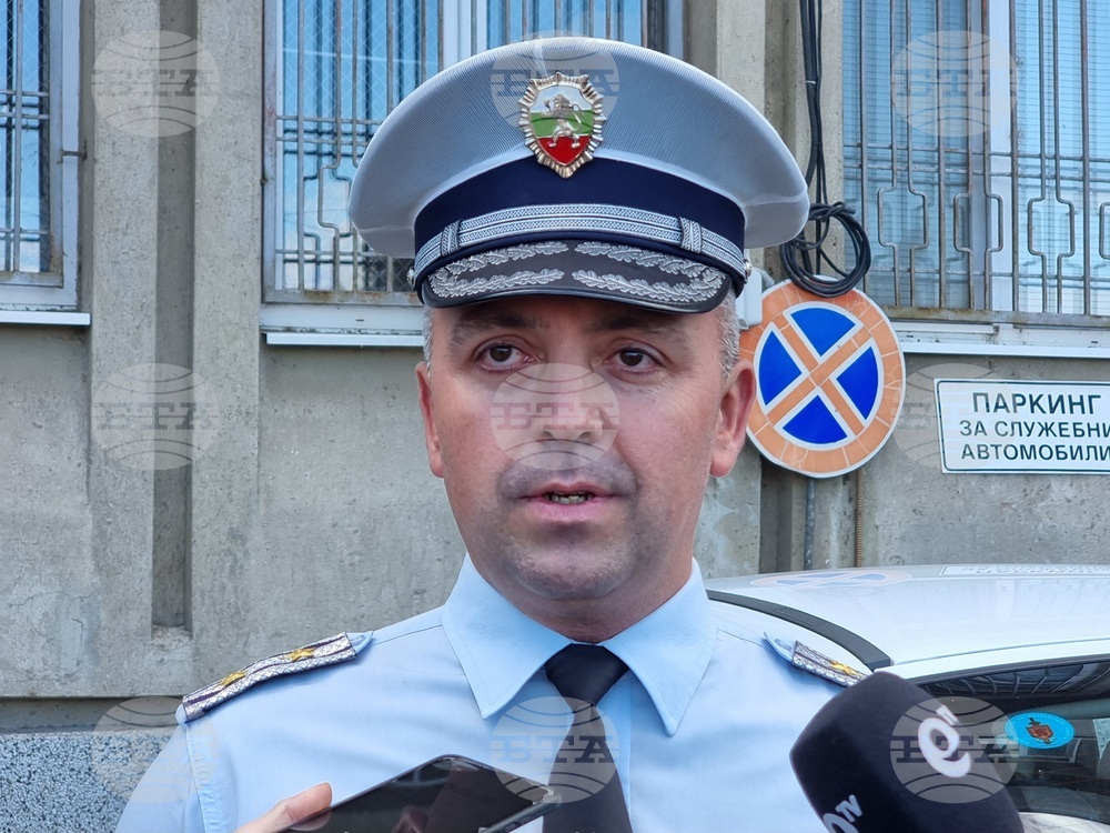 Поставят разделителни колчета в участъци от пътя за ГКПП "Маказа"