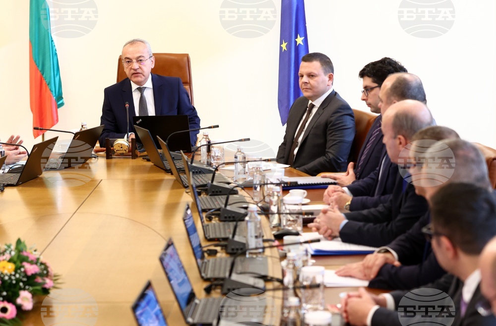 Council of Ministers Gives Up Right to Change Ukraine Arms List