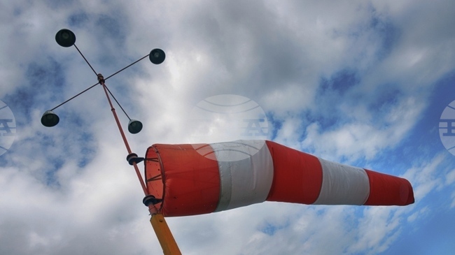 Скоростта на вятъра в Сливен е достигнала 100 км/ч, съобщиха от хидрометеорологичната станция в града