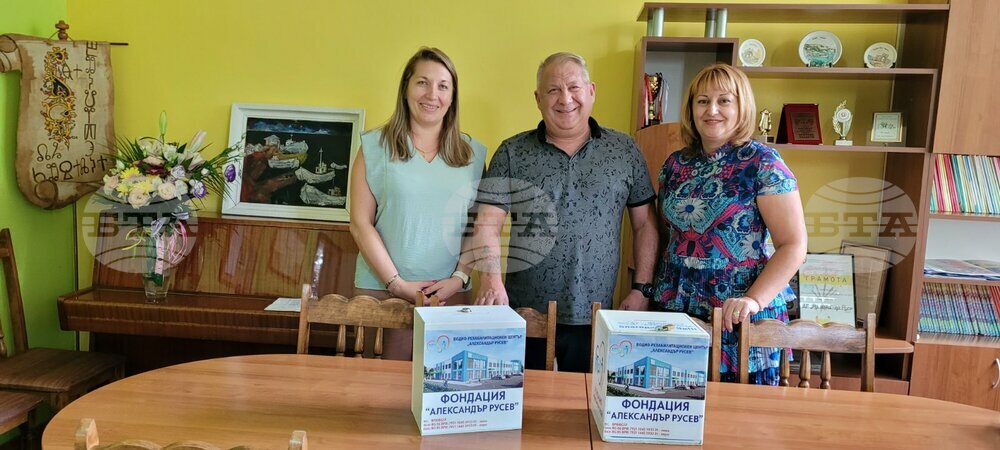 Фондация „Александър Русев“: Близо 30 хил. лв. се събраха на първия учебен ден за каузата на Фондация „Александър Русев“