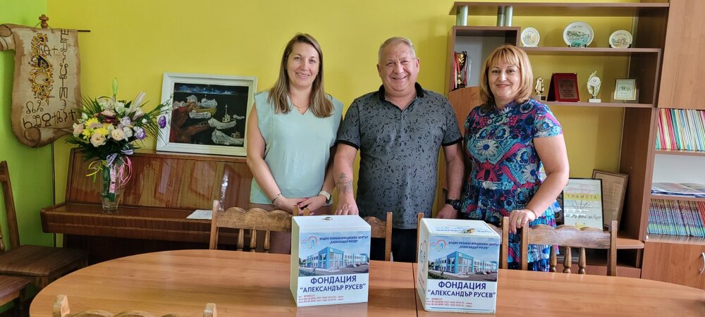 Фондация „Александър Русев“: Близо 30 хил. лв. се събраха на първия учебен ден за каузата на Фондация „Александър Русев“