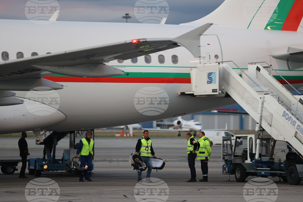 Летище София - полет от Ливан - евакуирани български граждани