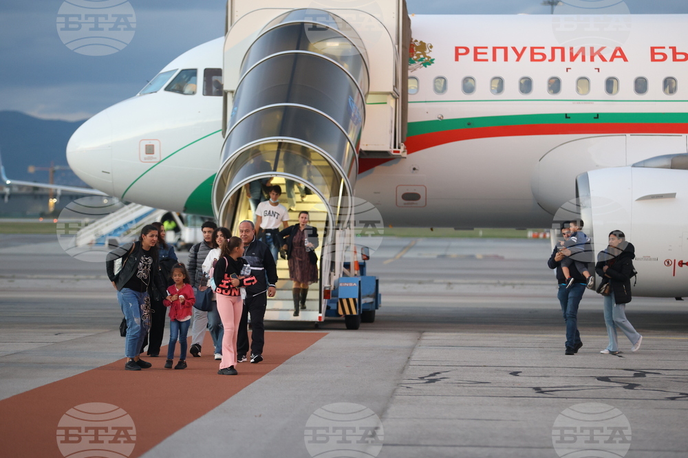 Летище София - полет от Ливан - евакуирани български граждани