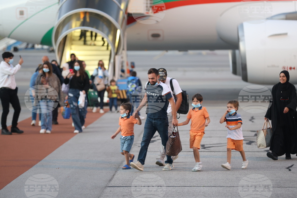 Летище София - полет от Ливан - евакуирани български граждани