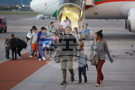 Летище София - полет от Ливан - евакуирани български граждани