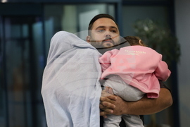 Летище София - полет от Ливан - евакуирани български граждани