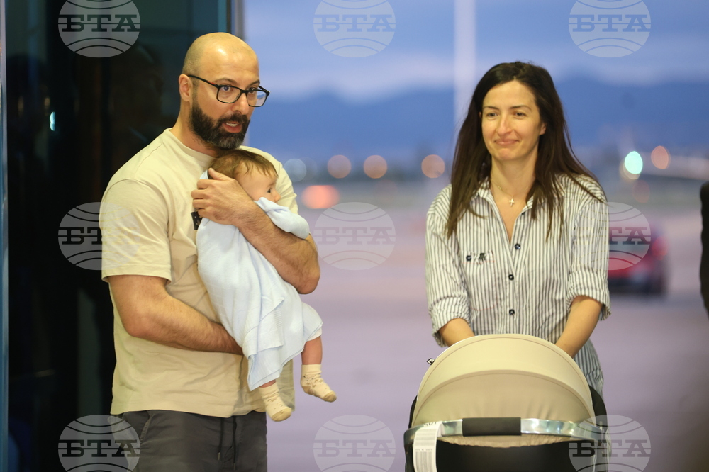 Летище София - полет от Ливан - евакуирани български граждани