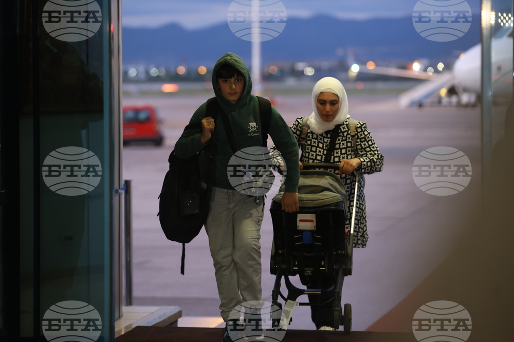 Летище София - полет от Ливан - евакуирани български граждани