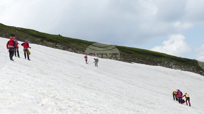 Турист е починал на Витоша, друг е пострадал при подхлъзване, от ПСС предупредиха, че теренът в планините следобед става опасен