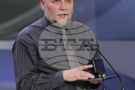 Проф. Светослав Овчаров