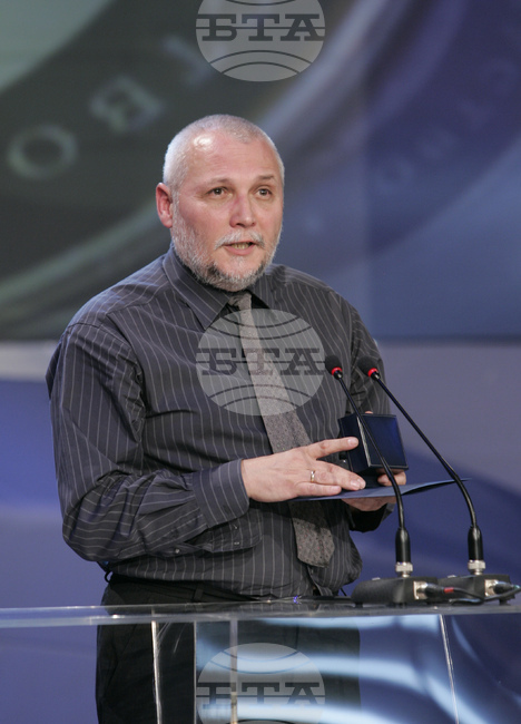 Проф. Светослав Овчаров