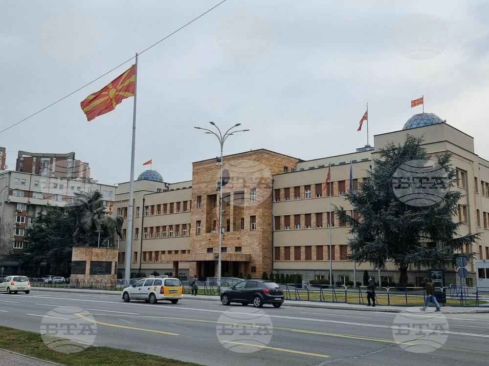 Посланикът на Гърция в Скопие е напуснала залата след положената от Силяновска клетва, в която тя нарече страната "Македония"