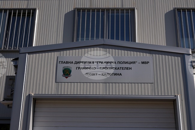 Интензивен е трафикът на ГКПП „Капитан Андреево и „Калотина“ за леки автомобили