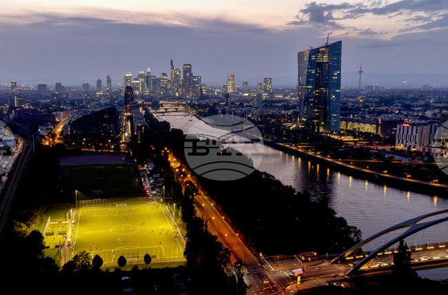 Германската икономика губи скорост, предупреждава "Бундесбанк"