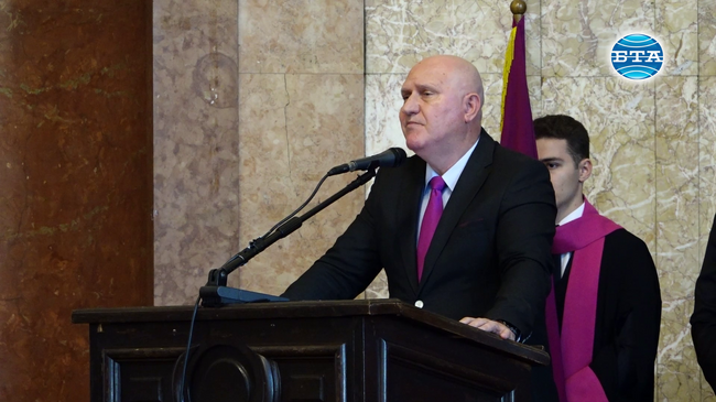 Осигурихме 230 милиона лева за повишаване на заплатите на университетските преподаватели, каза министър Галин Цоков