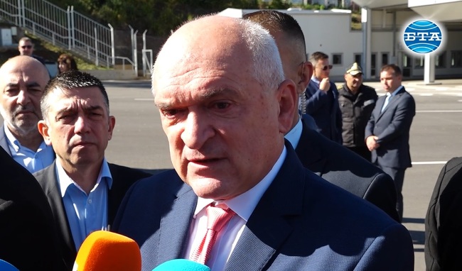 Надяваме се днес около обяд обстоятелствата да бъдат благоприятни и вторият полет до Ливан да бъде осъществен, каза премиерът Димитър Главчев 