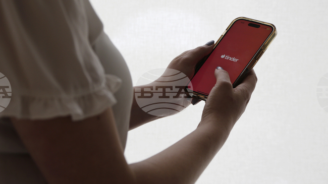 Двойки, които се запознават онлайн, имат по-нещастни бракове, показва проучване