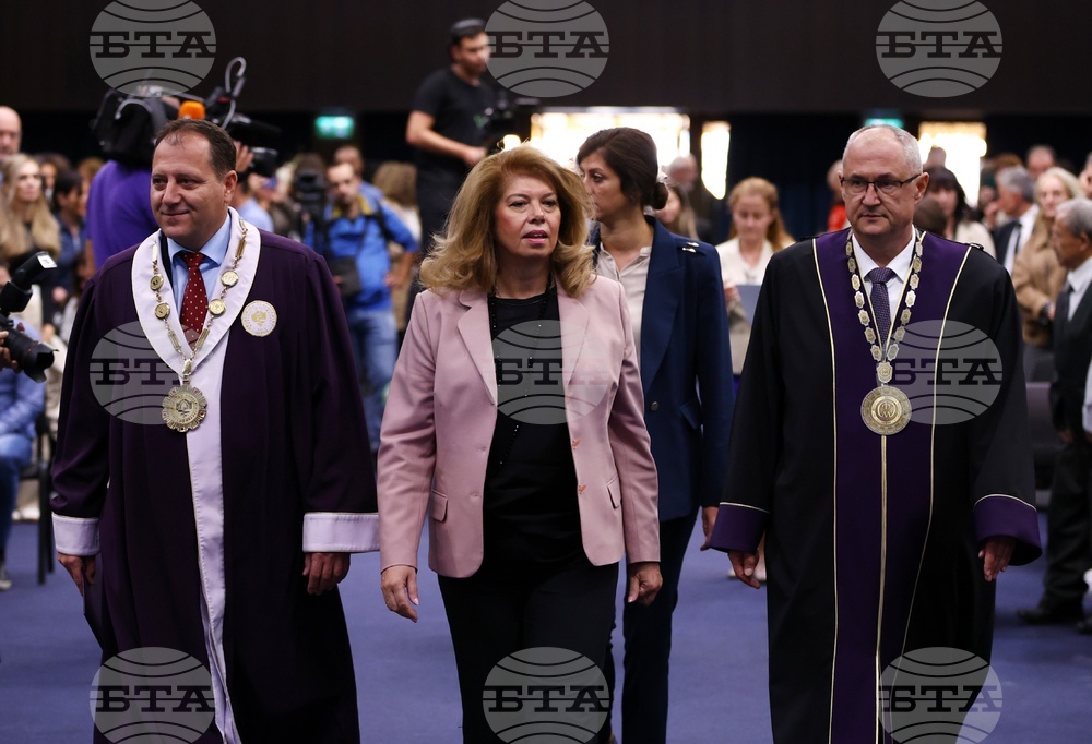 Никога не забравяйте, че добър лекар може да бъде само добрият човек, каза Илияна Йотова пред завършващите лекари по дентална медицина