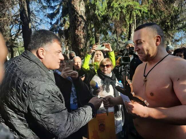 За трети път ритуалът по вадене на кръста на Йордановден ще се проведе на езерото в градския парк в Перник